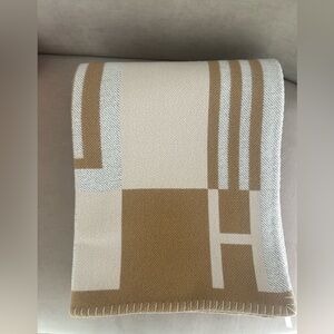 ITHAQUE BLANKET BRAND NEW IN BOX